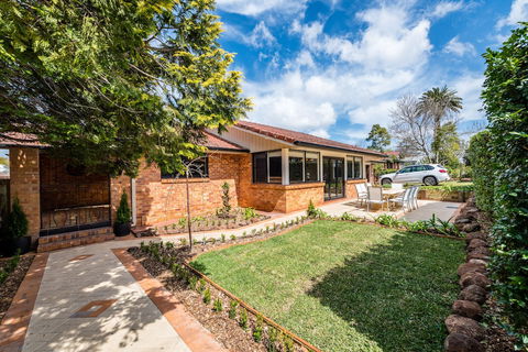 Hedge House- Luxury Space Style Location - Surfers Paradise Gold Coast 1