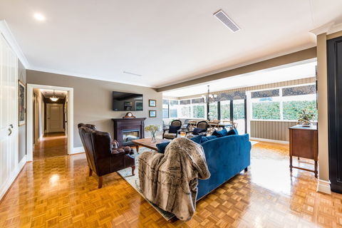 Hedge House- Luxury Space Style Location - Surfers Paradise Gold Coast 5