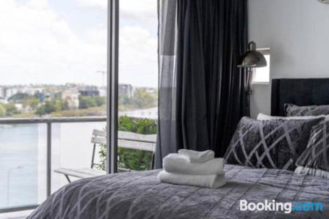 3br Stylish Apt CBD River & City Views SpaSaunaPoolWIFINetflix - Surfers Paradise Gold Coast 6