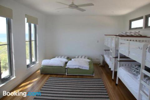 DEstrees Bay Beach House - Surfers Paradise Gold Coast 5