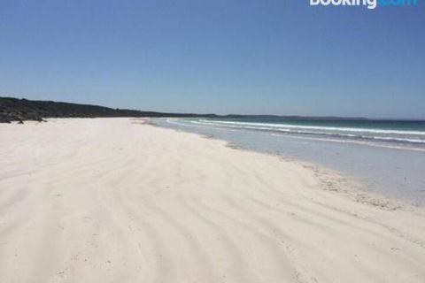 DEstrees Bay Beach House - Surfers Paradise Gold Coast 3