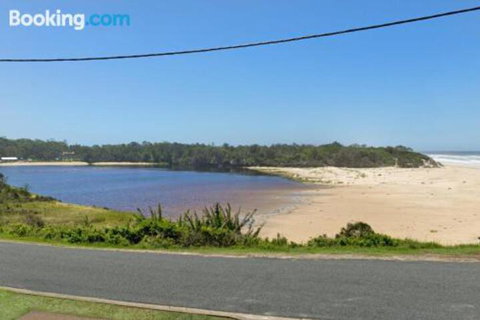 SEASCAPE An Enticing Lakeside Escape - Surfers Paradise Gold Coast 4