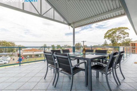 Villa San Gabriel Vincentia Sleeps 14 4pm Check Out Sundays - Surfers Paradise Gold Coast 0
