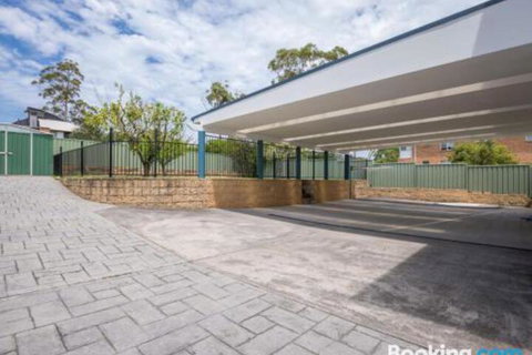 Villa San Gabriel Vincentia Sleeps 14 4pm Check Out Sundays - Surfers Paradise Gold Coast 6