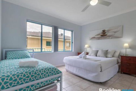 Villa San Gabriel Vincentia Sleeps 14 4pm Check Out Sundays - Surfers Paradise Gold Coast 3