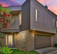 SURF Side SECRET INVERLOCH - Surfers Paradise Gold Coast