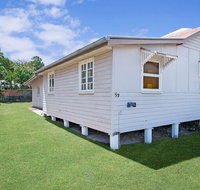 Close to Water Restaurants  Clubs Toorbul St. Bongaree - Surfers Paradise Gold Coast