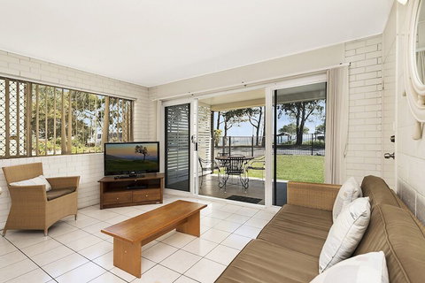 Ground Floor Air Conditioned Fabulous Waterviews Overlooking Pumicestone Passage - Surfers Paradise Gold Coast 3