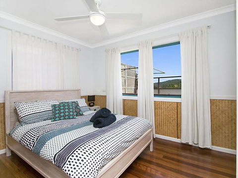 WHITE WAVES 6 OCEAN VIEWS FROM BEACHFRONT BALCONY - Surfers Paradise Gold Coast 3