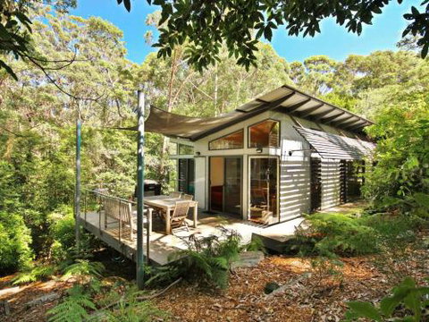 Hyams Retreat 4pm Check Out Sundays - Surfers Paradise Gold Coast 0