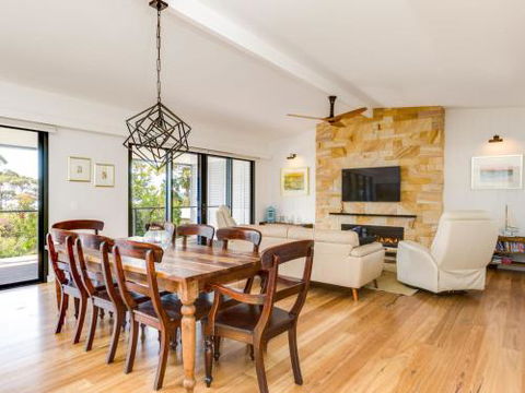 Kickenbach At Hyams Beach 4pm Check Out Sundays - Surfers Paradise Gold Coast 6