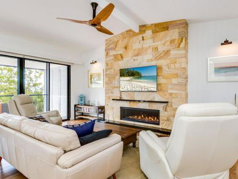 Kickenbach At Hyams Beach 4pm Check Out Sundays - Surfers Paradise Gold Coast 0