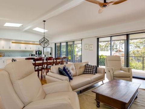 Kickenbach At Hyams Beach 4pm Check Out Sundays - Surfers Paradise Gold Coast 2