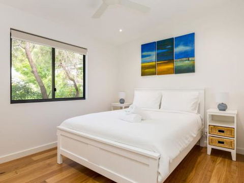 Kickenbach At Hyams Beach 4pm Check Out Sundays - Surfers Paradise Gold Coast 3