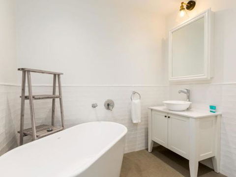 Kickenbach At Hyams Beach 4pm Check Out Sundays - Surfers Paradise Gold Coast 5