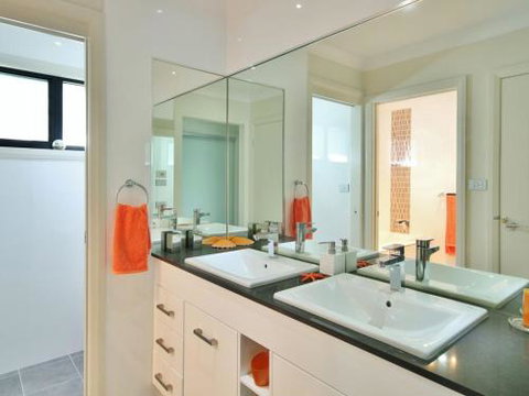 Stonefish Ground Floor 4pm Check Out Sundays - Surfers Paradise Gold Coast 1