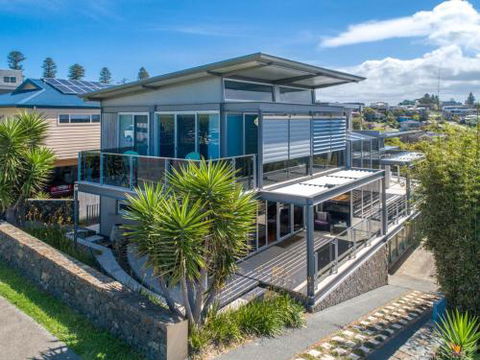 TASMAN DRIVE Gerringong 4pm Check Out Sundays - Surfers Paradise Gold Coast 6