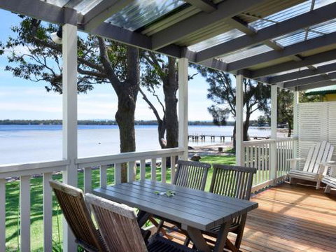 The Waterfront House 4pm Check Out Sundays - Surfers Paradise Gold Coast 1