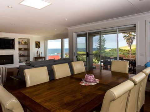WHALE WATCH FOR FOUR Gerringong 4pm Check Out Sundays - Surfers Paradise Gold Coast 4