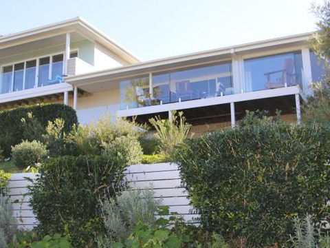 WHALE WATCH FOR FOUR Gerringong 4pm Check Out Sundays - Surfers Paradise Gold Coast 5