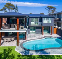 Vukeville beachfront luxury with pool 4pm Check Out Sundays - Surfers Paradise Gold Coast