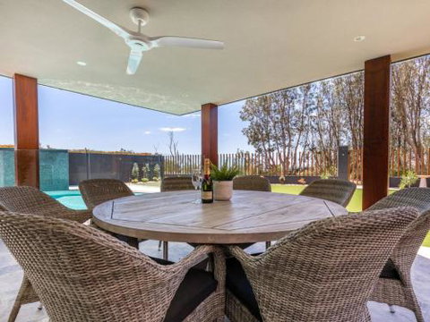 Vukeville Beachfront Luxury With Pool 4pm Check Out Sundays - Surfers Paradise Gold Coast 3