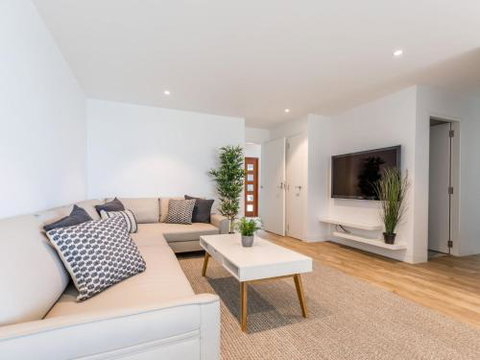 Vukeville Beachfront Luxury With Pool 4pm Check Out Sundays - Surfers Paradise Gold Coast 1