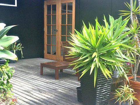 Writers Loft Erowal Bay 4pm Check Out Sundays - Surfers Paradise Gold Coast 4