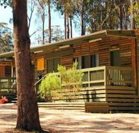 Lakes Entrance Log Cabins - Surfers Paradise Gold Coast