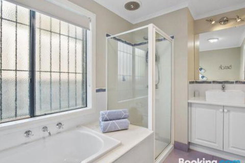 Rye Poolside Escape - Surfers Paradise Gold Coast 1