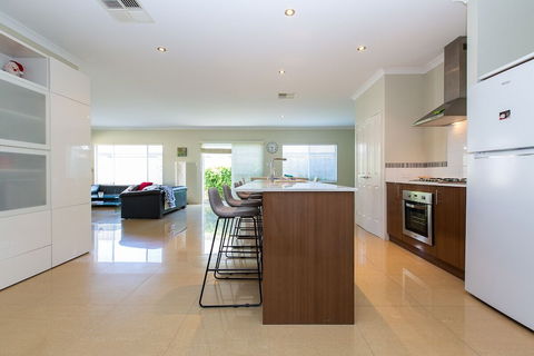 The Currawong - Surfers Paradise Gold Coast 4