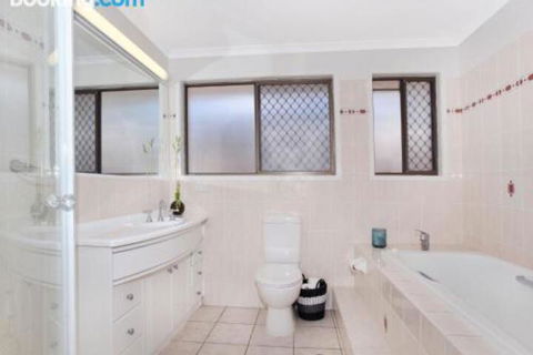 Schirrmann 56 Four Bedroom Home On Canal With Pool Pontoon Aircon & WiFi! - Surfers Paradise Gold Coast 0