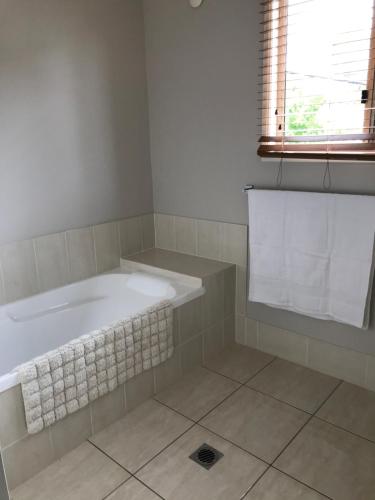 Tamborine Mountain Accommodation - Surfers Paradise Gold Coast 6