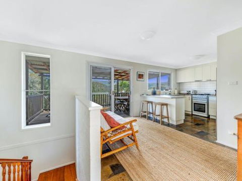 TREETOPS At WERRI BEACH Gerringong 4pm Check Out On Sundays - Surfers Paradise Gold Coast 4