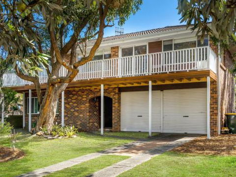 TREETOPS At WERRI BEACH Gerringong 4pm Check Out On Sundays - Surfers Paradise Gold Coast 0