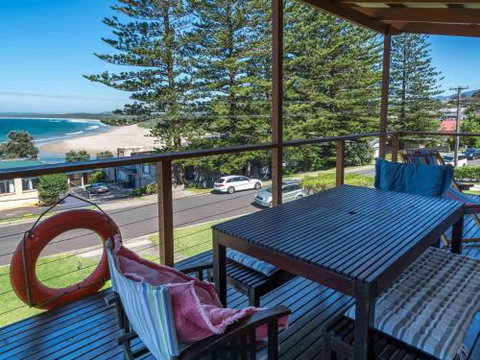 CARMELONE Gerroa 4pm Check Out On Sundays - Surfers Paradise Gold Coast 0