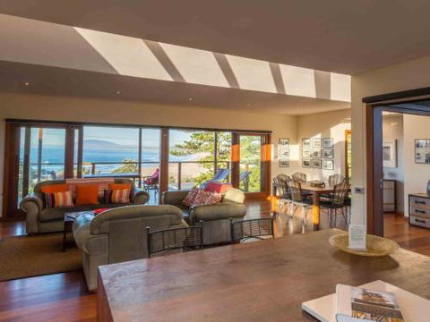 CARMELONE Gerroa 4pm Check Out On Sundays - Surfers Paradise Gold Coast 5