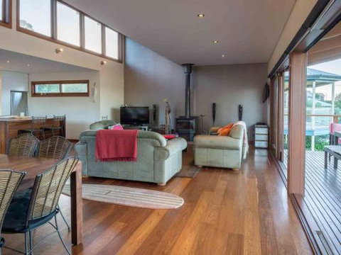 CARMELONE Gerroa 4pm Check Out On Sundays - Surfers Paradise Gold Coast 6