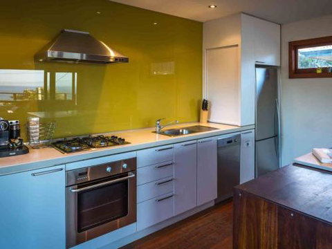 CARMELONE Gerroa 4pm Check Out On Sundays - Surfers Paradise Gold Coast 4