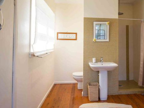 CARMELONE Gerroa 4pm Check Out On Sundays - Surfers Paradise Gold Coast 1