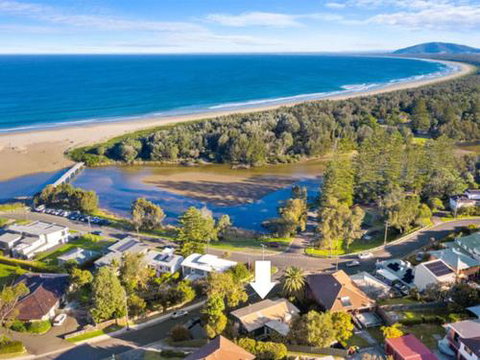 BOMBORA Gerroa 4pm Check Out Sundays - Surfers Paradise Gold Coast 0