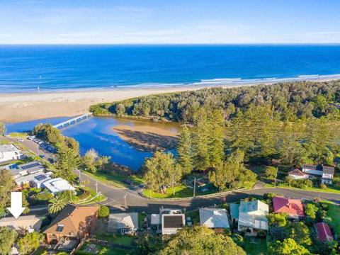 BOMBORA Gerroa 4pm Check Out Sundays - Surfers Paradise Gold Coast 1