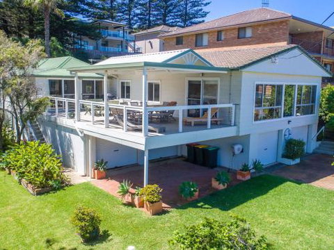 FRESHWATER Gerroa 4pm Check Out Sundays - Surfers Paradise Gold Coast 1