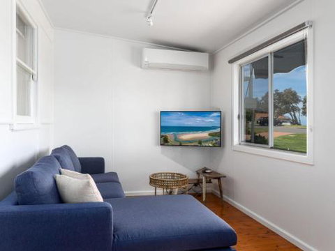 SEAWAYS Gerroa 4pm Check Out On Sunday - Surfers Paradise Gold Coast 5