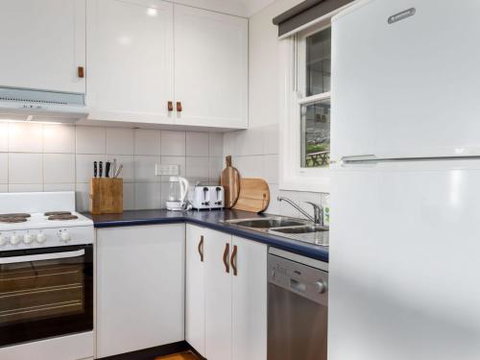 SEAWAYS Gerroa 4pm Check Out On Sunday - Surfers Paradise Gold Coast 2