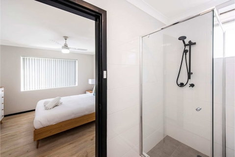 Contemporary 1BR Apartment - Near The City - Surfers Paradise Gold Coast 2