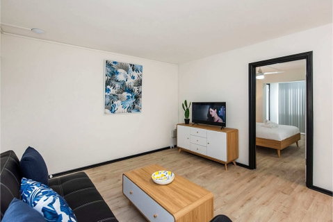Modern 1 Bedroom Apartment Near The River And The City - Surfers Paradise Gold Coast 2