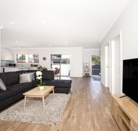 Callies Retreat I Pet Friendly I 3 Min Walk to Beach - Surfers Paradise Gold Coast