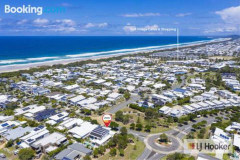 HIGH TIDES On ELLISTON - Surfers Paradise Gold Coast 0