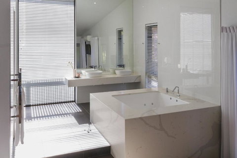 Hepburn Springs Escape Villa 7 - Surfers Paradise Gold Coast 4